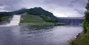 Береговой водосброс СШГЭС приступил к пропуску паводковых вод