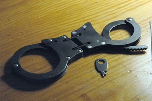 В Саяногорске мастер-вольник задушил собутыльника