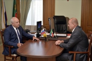 Виктор Зимин встретился с руководителем Саяногорска