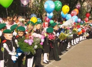 Сегодня саяногорские ребятишки снова сели за школьные парты