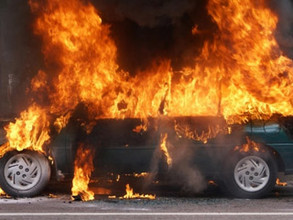 Ночной огонь оставил автомобилистку в Хакасии без иномарки
