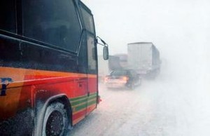 Сильный снегопад в Хакасии временно закрыл сообщение Абакана с Саяногорском