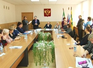 Саяногорцев наградили за хорошую работу в избирательной системе