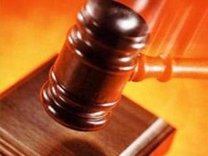 Начальника дежурной части Саяногорска будут судить за грабеж
