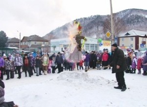 Песни, пляски и блины