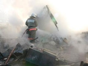 Огонь в Саяногорске легко стер с лица земли дощатые строения