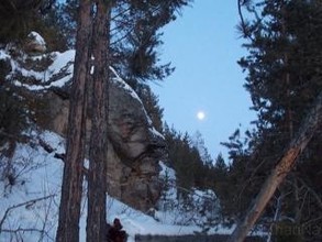 В Хакасии пятиклассница разбилась, упав со скалы