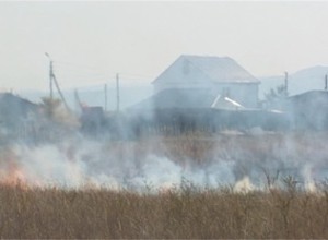 В минувшие выходные саяногорским пожарным пришлось снова тушить степь