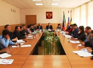 Зам главы Хакасии попросил саяногорских коммунальщиков поделиться опытом