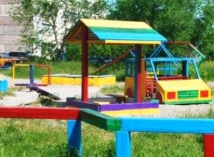 Несколько домов Саяногорска превратили свой двор в сказку!