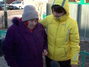 С выселенной труженицы тыла в Хакасии взыскали деньги за испорченную дверь