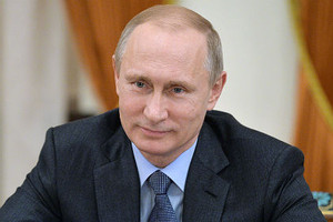 Путин поздравил российских женщин с 8 марта