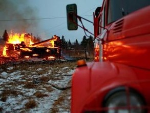 Более сотни домов горят в Хакасии