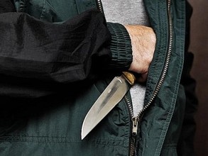 В Саяногорске двое мужчин с ножом напали на местного жителя