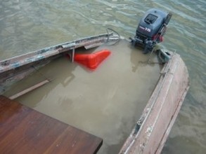 На Саяно-Шушенском водохранилище перевернулась лодка, в которой находилось 8 человек