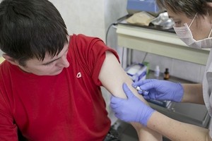В Саяногорске металлурги защищаются от гриппа