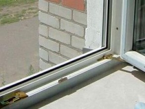 В Хакасии мужчина выпал с третьего этажа