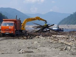 Миллионы кубометров затопленного леса стали угрозой для Саяно-Шушенской ГЭС