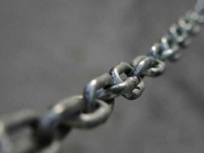 Жительницу Хакасии, посадившую мужа на смертельную цепь, будут судить