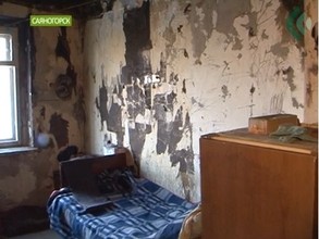 Жительница Саяногорска стала практически заложницей притона