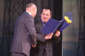Лучшие работники СШГЭС отмечены наградами ко Дню энергетика