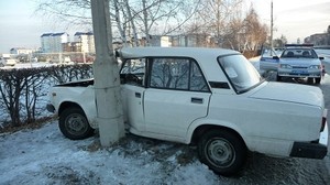 В Саяногорске пьяный водитель врезался в столб