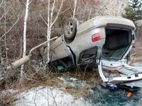 В Саяногорске автомобиль упал со скалы