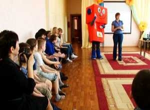 Сказочный персонаж Вольтик едет в гости к ребятне