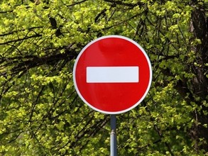 В первый день лета абаканцам запретили ездить на машине по центру города