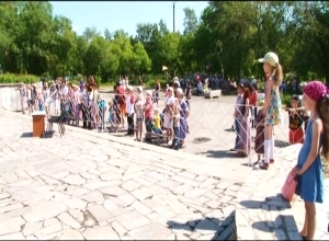 В Саяногорске прошел парад колясок