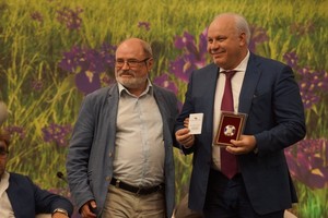 Главу Хакасии наградили почётным знаком