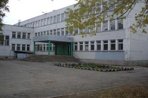 Скандал неместного значения: власти города и республики проворонили школу