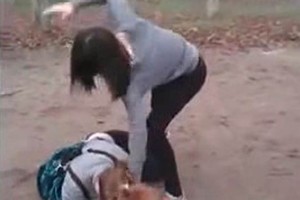 Школьницы избили и унизили сверстницу в Абакане и транслировали всё это в Интернет