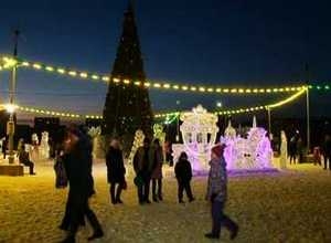 На главной елке Саяногорска зажгли огни