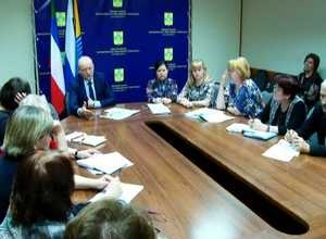 Саяногорские педагоги подняли наболевшие вопросы