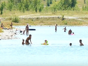 Спасатели на водах Саяногорска спасли на Гравийном карьере троих детей