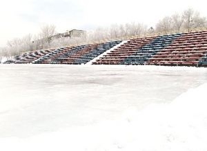 В Саяногорске заливают катки