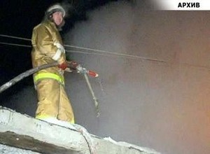 В поселке Майна огонь уничтожил надворную постройку