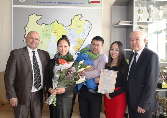 В Хакасии вручили 38-тысячный сертификат на материнский капитал