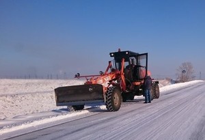В Хакасии 10 спецмашин расчищают от снега трассу Абакан-Саяногорск