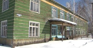 В Саяногорске семью из аварийного дома переселили в никуда