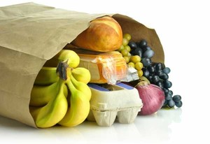 Голодный житель Саяногорска украл пакет продуктов и бегал с ним от продавцов