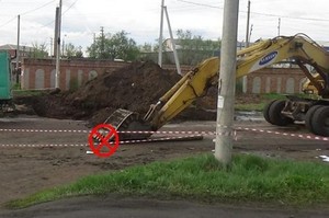 В Черногорске пьяный водитель «Лады» въехал в ковш экскаватора