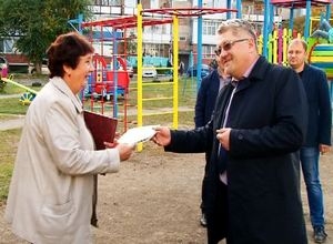 Еще три игровых городка во дворах Саяногорска открыты для детворы
