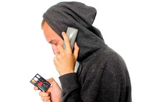 С заявлениями о фактах мошенничества в ОМВД России по г. Саяногорску обратились сразу два гражданина
