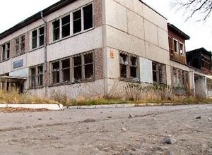 Заброшенный детский сад в Саяногорске продают с молотка