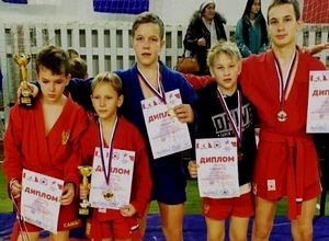 Саяногорские самбисты продолжают завоевывать награды