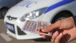 В Саяногорске задержали водителя с поддельными правами