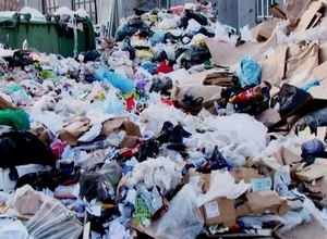 Мусорные кучи рядом с КСРЗ продолжают уменьшаться