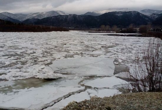Лед на водоемах Хакасии теряет прочность
